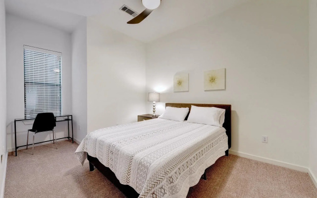 Hip Downtown Suite by AustinStays