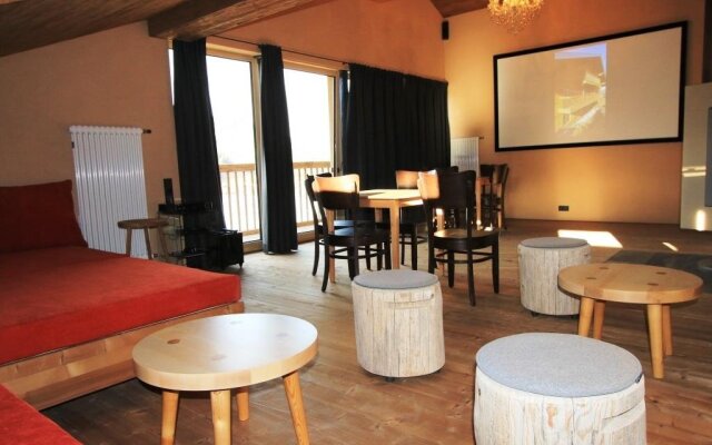 Alpen Select Lodge for 16-24 People