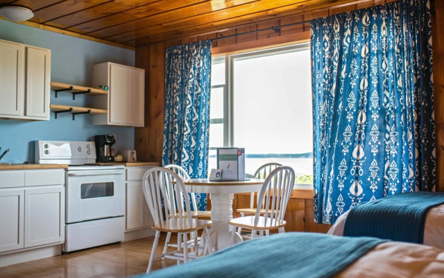 Friars Bay Inn & Cottages