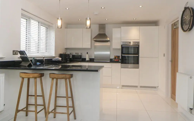 2 White Rock Court