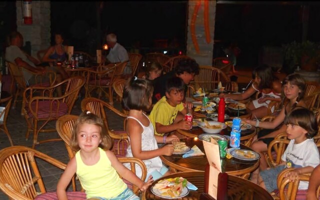 Vrachos Beach Hotel
