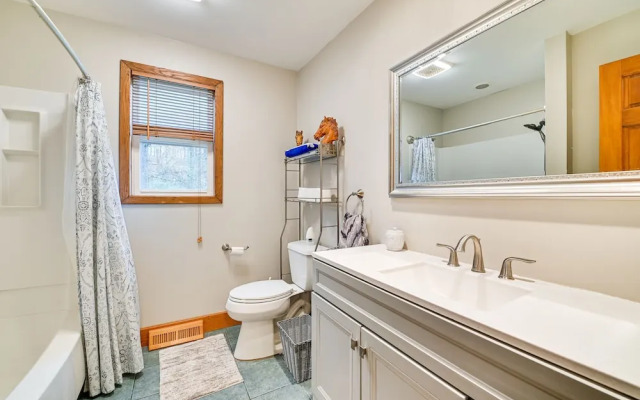 Saratoga Springs Home Near Skidmore College!