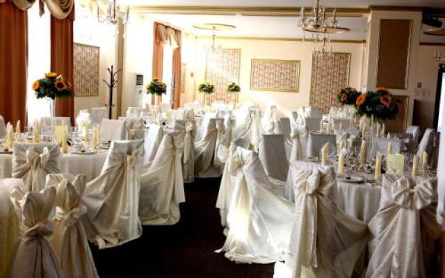 Tudor Lodge