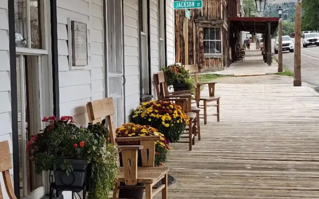 Fairweather Inn