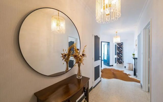 Apartment With Hinterland Views