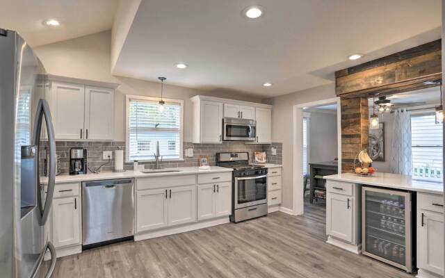 Pet-friendly Home - 1/2 Mi to Downtown Willoughby!
