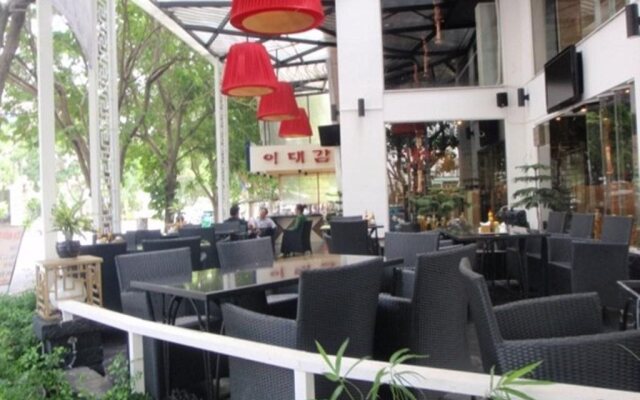 Green Hotel District 7