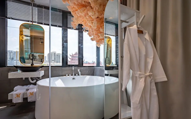 Midas Hotel