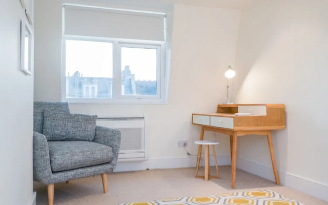 Heavenly Hammersmith Home by the River Thames