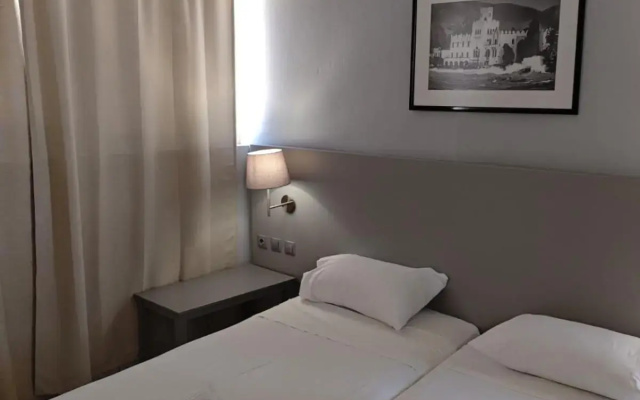 Karis Hotel