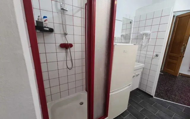 Chic 2BR Apt Downtown Long Stay