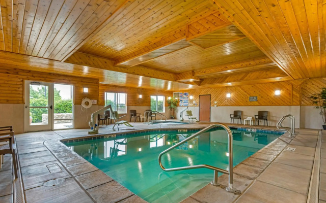 Comfort Suites Redding - Shasta Lake