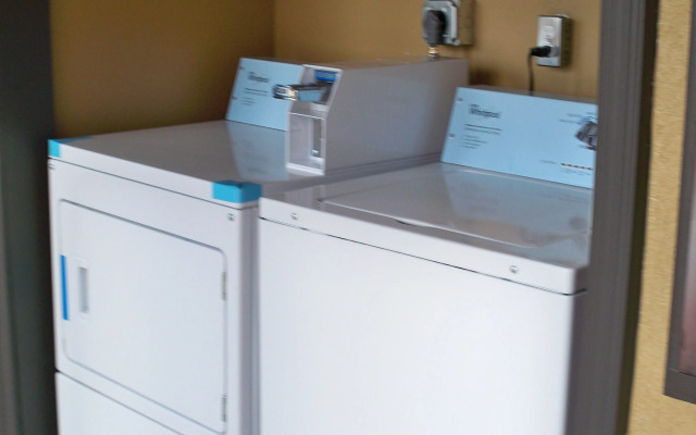 Scottish Inn & Suites