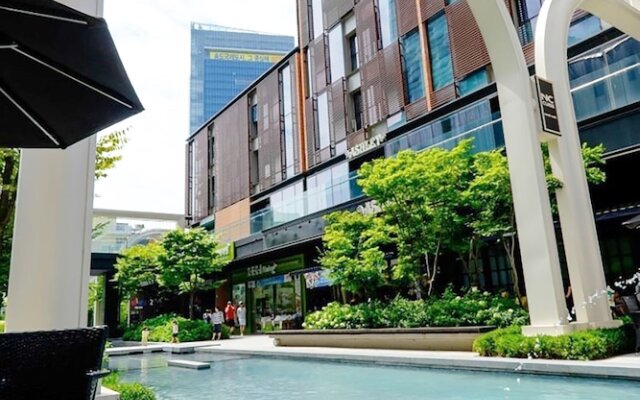 The november stay in Canal walk