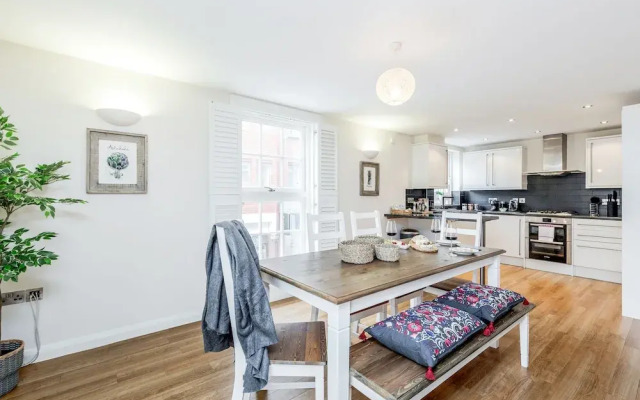 Large Apartment near Windsor Castle
