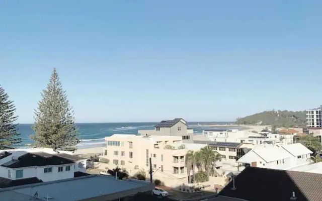 Modern 2 Bedroom Palm Beach Apartment With Ocean Views