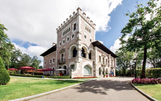 Castillo Del Bosque La Zoreda