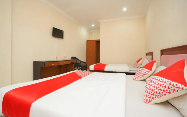 OYO 2003 Female Guest House