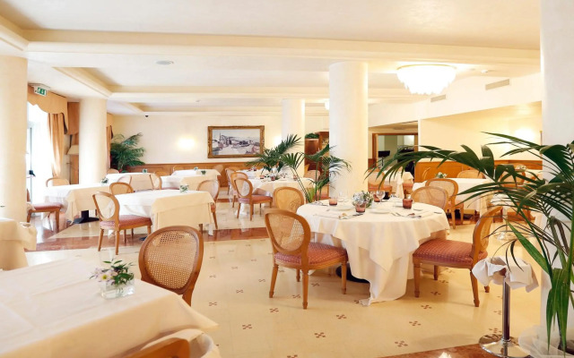Hotel Savoy Palace