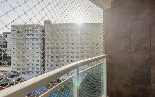 2 B Apt in Building W/pool Near Downtown Acm0865