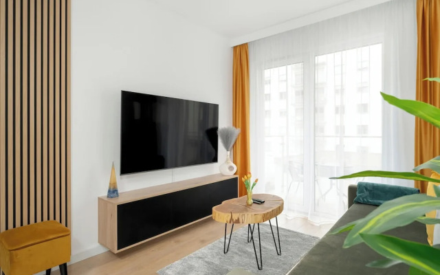 Apartment With Parking by Renters
