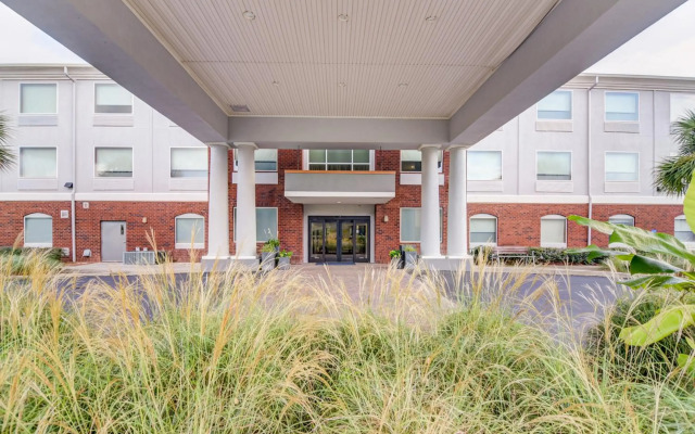 Holiday Inn Express & Suites Foley by IHG