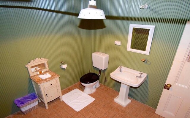 The Last Straw - Luxury Straw Bale House