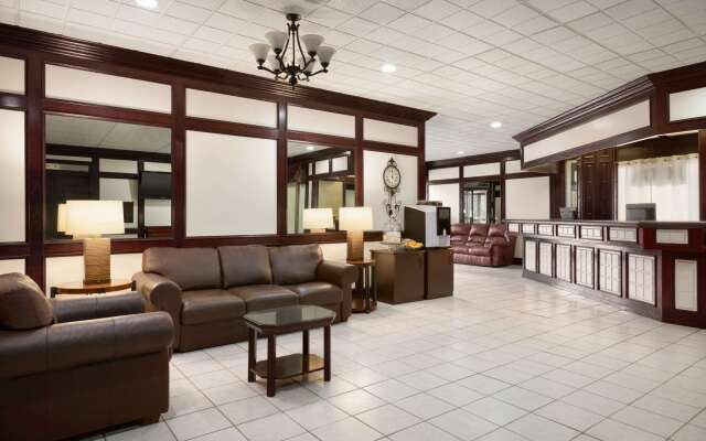 Travelodge by Wyndham Conference Centre & Suites Whitecourt