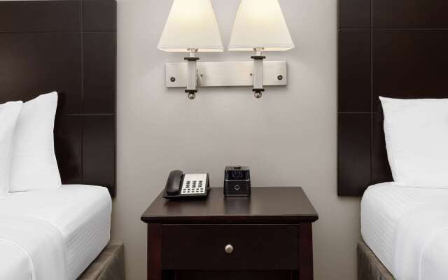 La Quinta Inn & Suites by Wyndham Deer Park