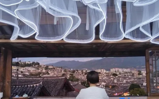 Lijiang Zhenmei Shishan Scenic Inn (Sifang Street Big Water Wheel Store)