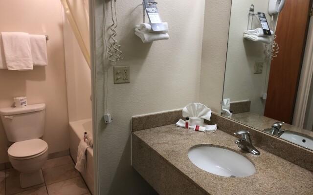 Super 8 by Wyndham Ontario