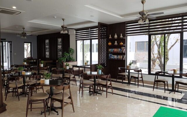 Helenhalong Hotel