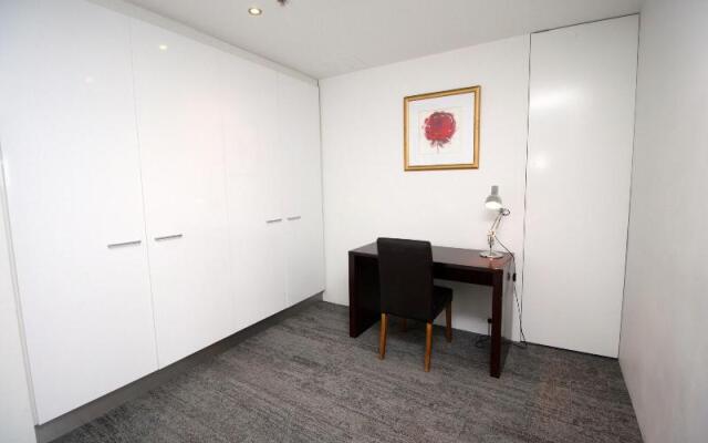 Cavill Avenue Private Apartments