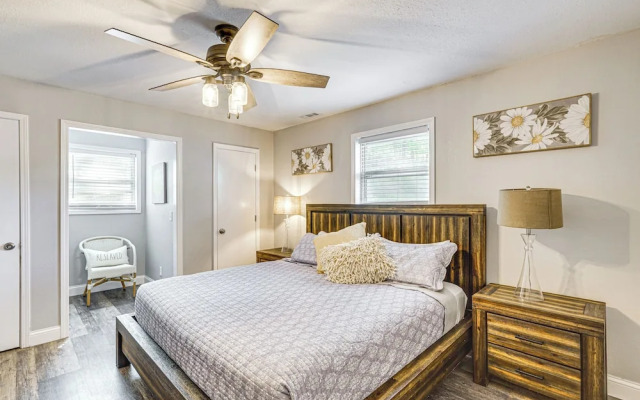 Waterfront Yard, Dock + Game Room: Linn Creek Home