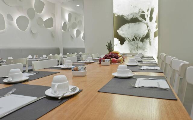 Hotel White