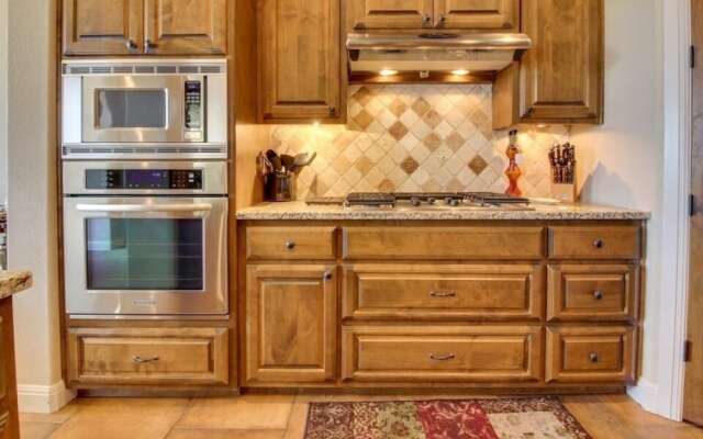 Living Local Lakeway Cove 2 Bedroom Condo