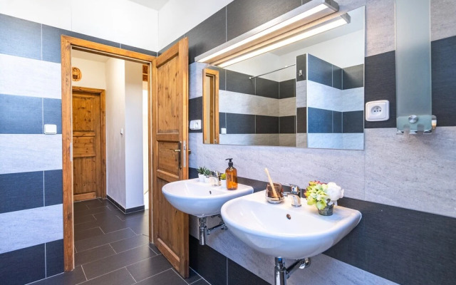 Villa in Prague With Jacuzzi