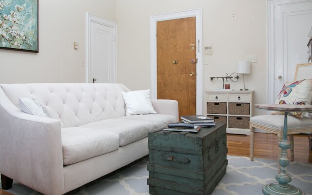 Pleasant Back Bay Suites by Sonder
