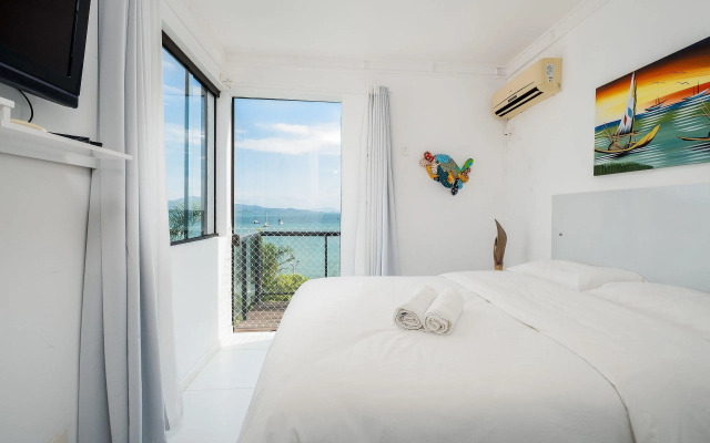 Apto elegante com piscina frente mar JBM304