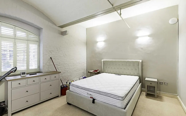 Charming Home in St Katharine Docks