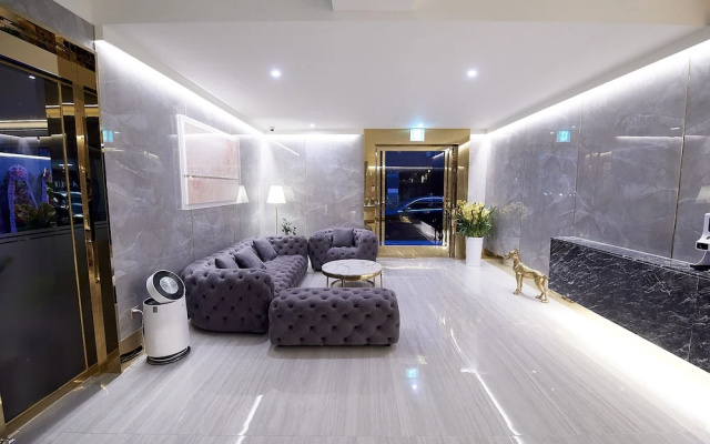 Den Basta Signature Hotel
