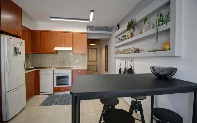 Villa Elias 1BR Upper Apt with Pool