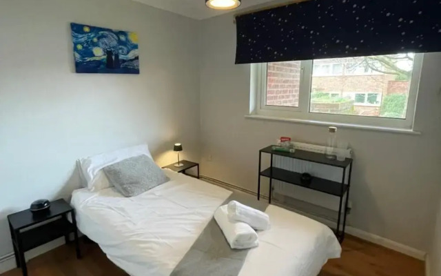 Bee Temple Entire Spacious 3-bed Apartment