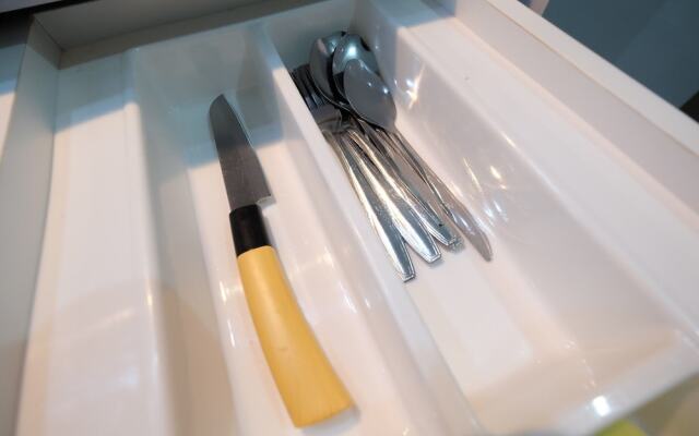 Homey Bassura City Apartment near Shopping Center