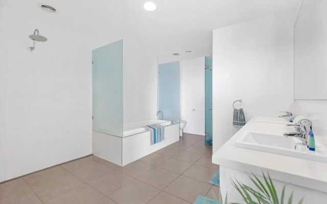 3 Alpha on Elanda Stunning Ocean View Apartment