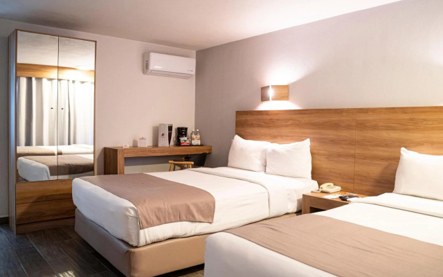 La Posada Hotel y Suites
