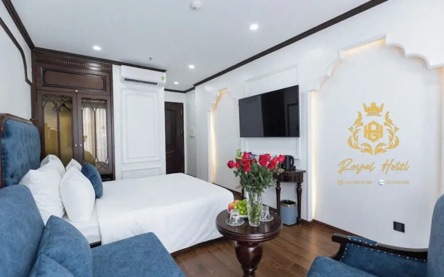 Royal Hotel Me Tri Ha