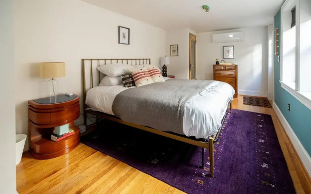 Wyatt's Saloon Guest House 2