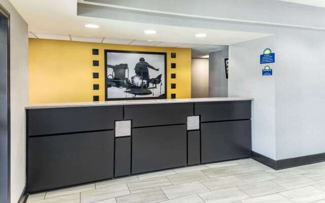 Days Inn & Suites by Wyndham Union City