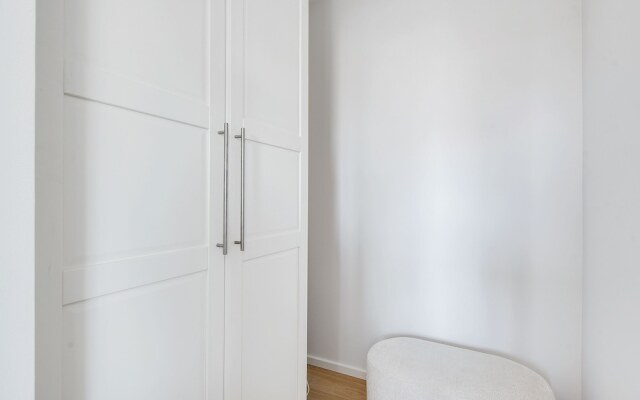 Sanders Arena - Chic 3-bdr Apt Close to Metro